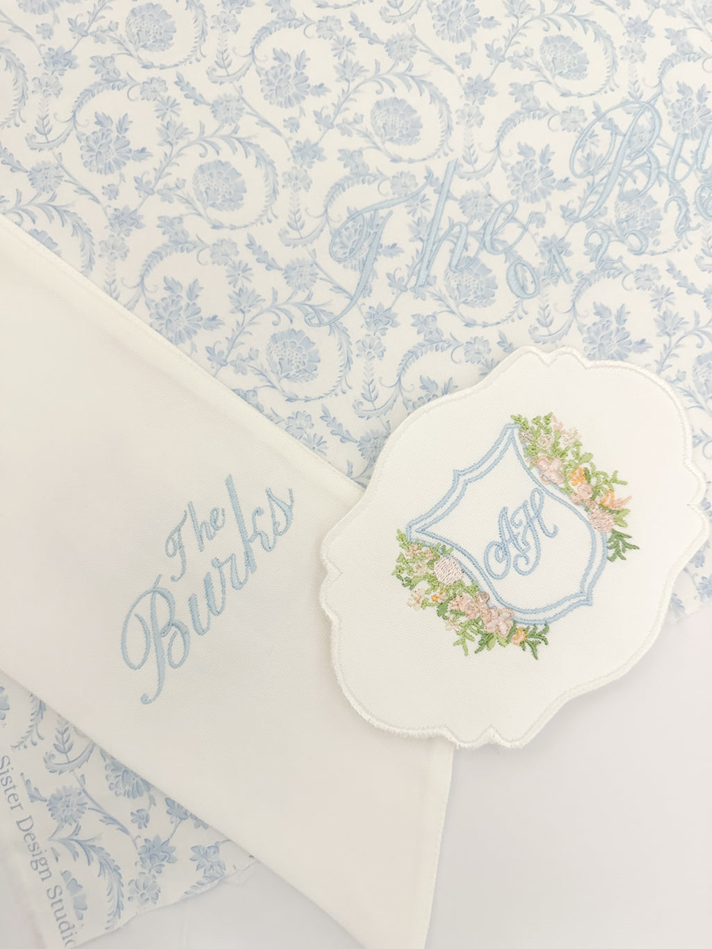 Crest Bouquet Wrap