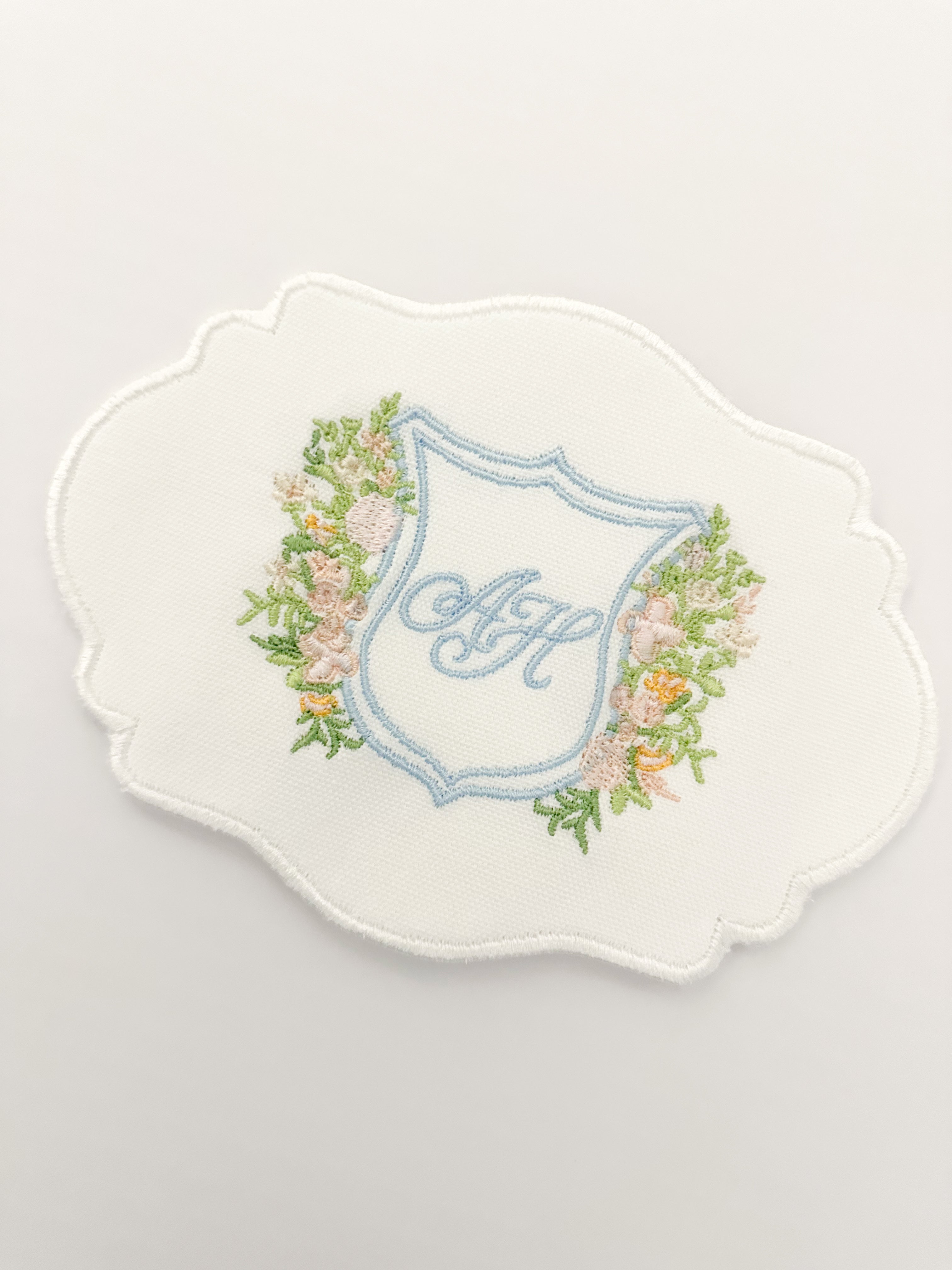 Crest Bouquet Wrap